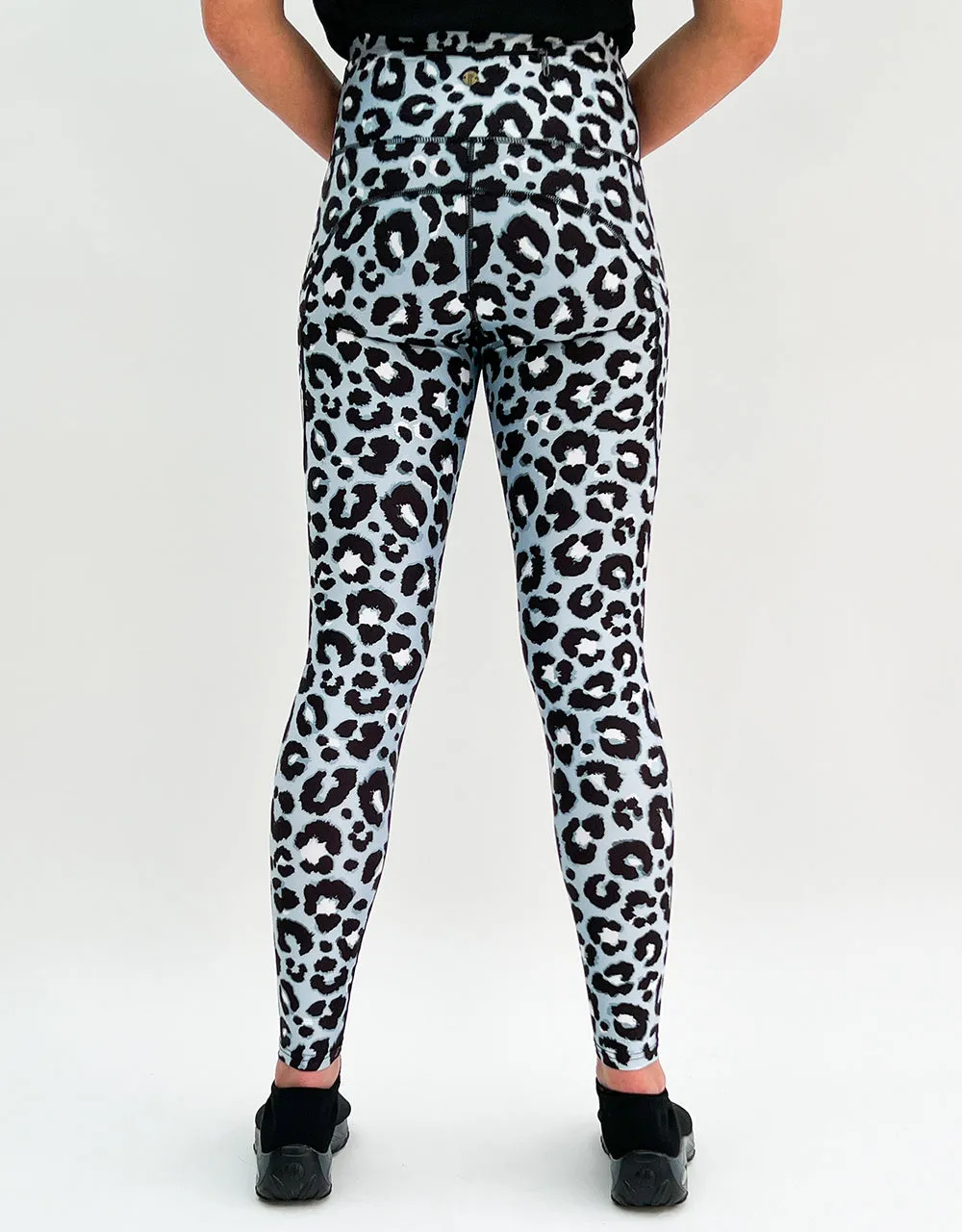 Graceful Leopard Activewear   Pockets
