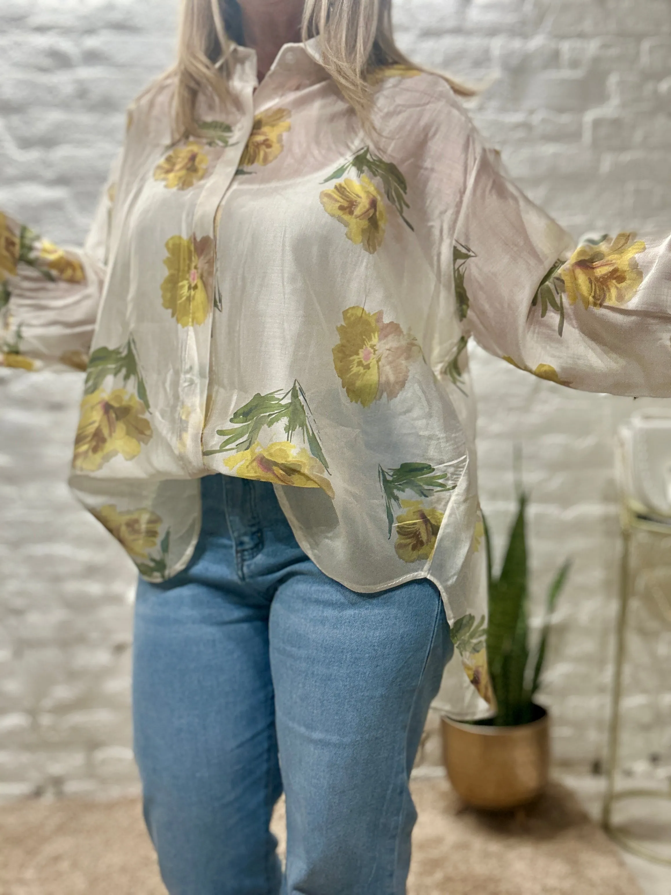 The Zeta Otto Romantica Long Sleeve Wild Poppy Button Through Shirt