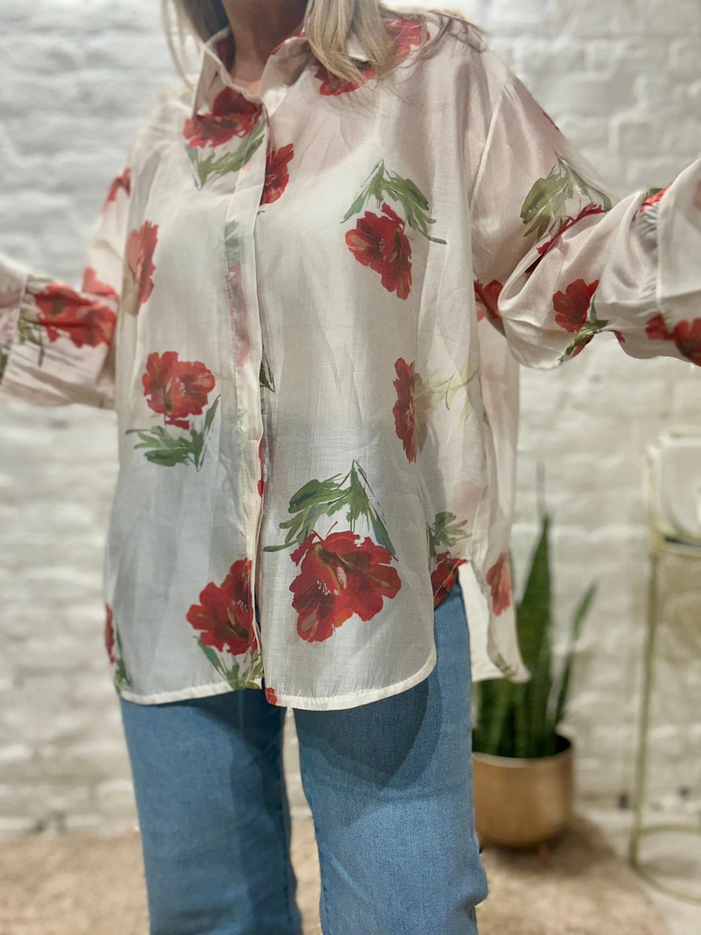 The Zeta Otto Romantica Long Sleeve Wild Poppy Button Through Shirt